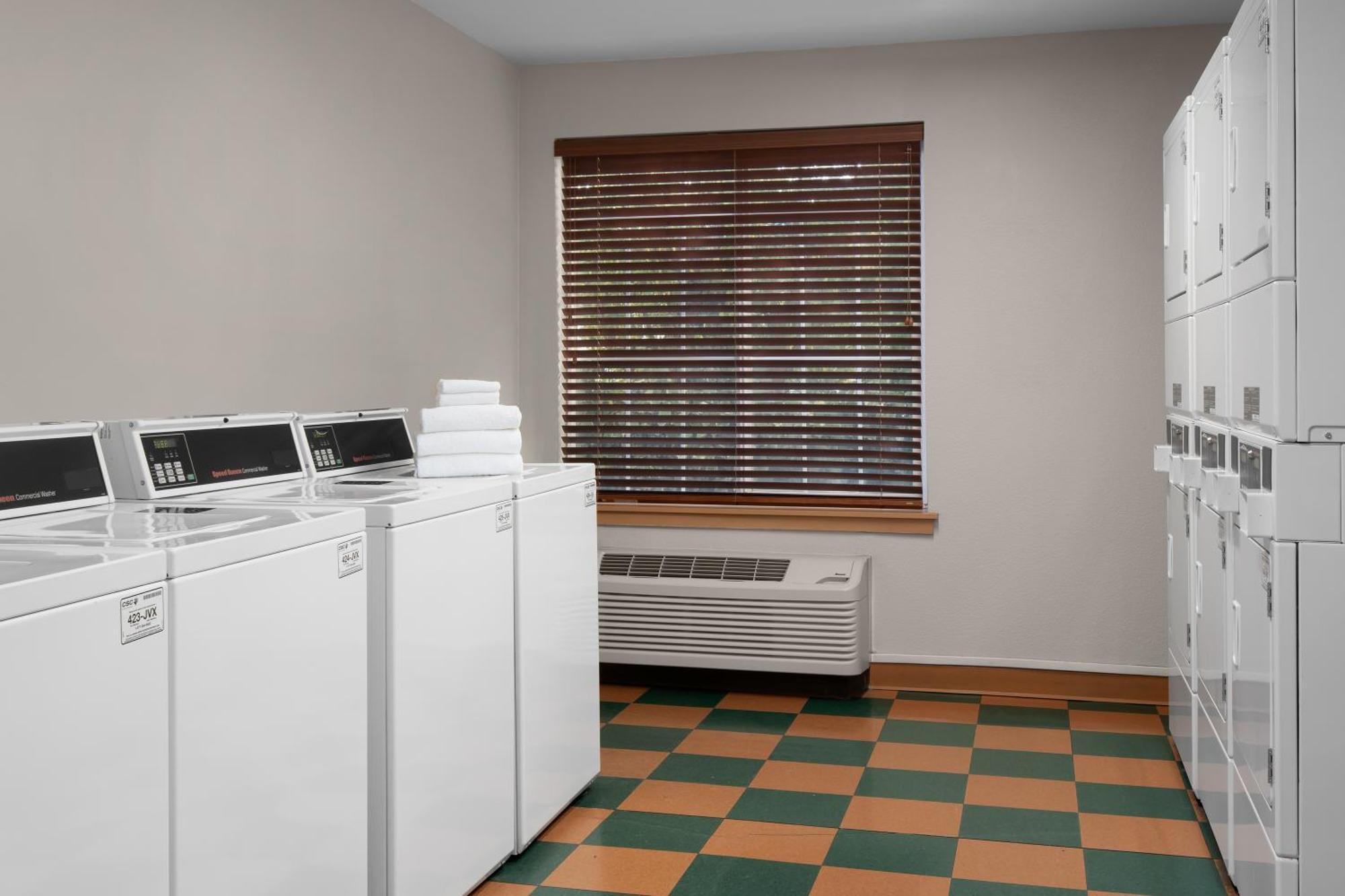Larkspur Landing Extended Stay Suites בלוויו מראה חיצוני תמונה