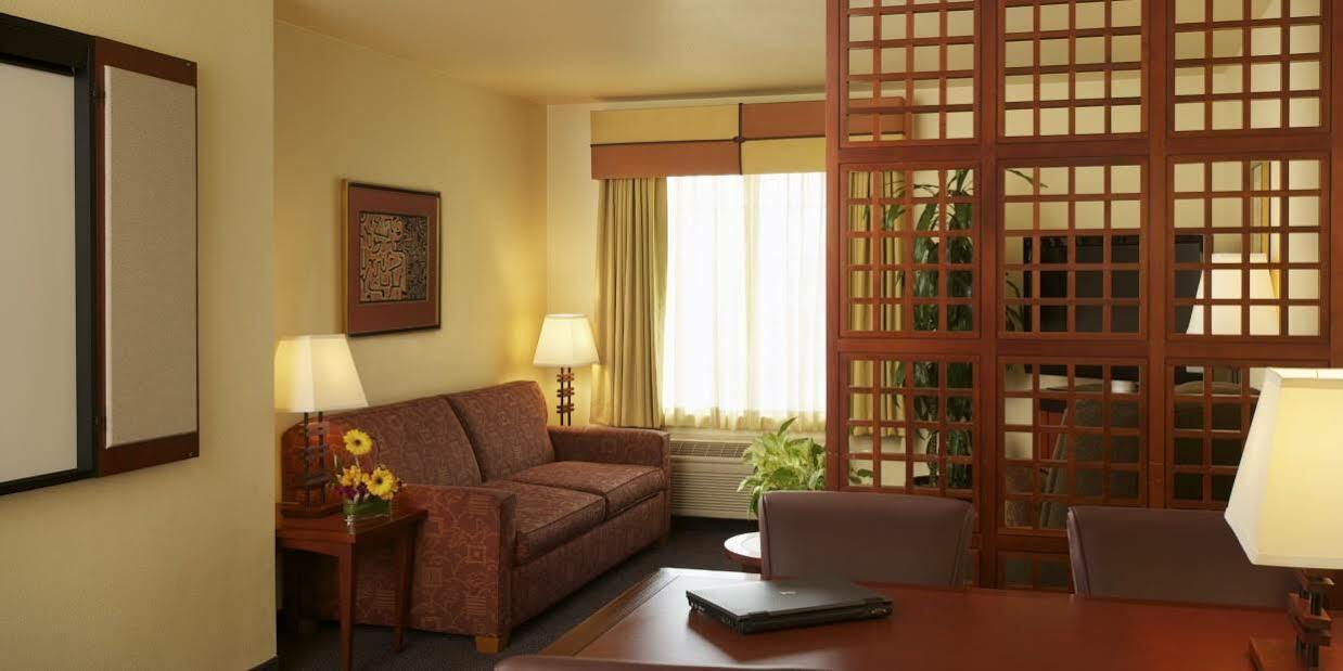 Larkspur Landing Extended Stay Suites בלוויו מראה חיצוני תמונה